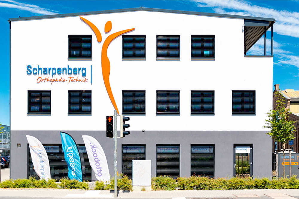 Unsere Zentrale in Rostock in der Mittagssonne.