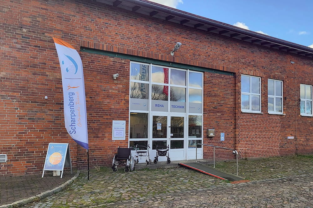Außenansicht der Reha-Technik Filiale der Firma Orthopädie-Technik Scharpenberg GmbH.